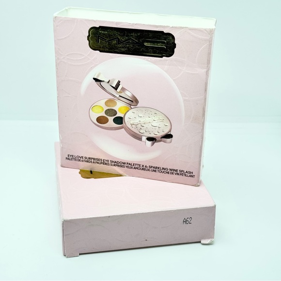 Mac Eye Love Surprises Eyeshadow Palette Brand New in Box Authentic - Picture 10 of 11